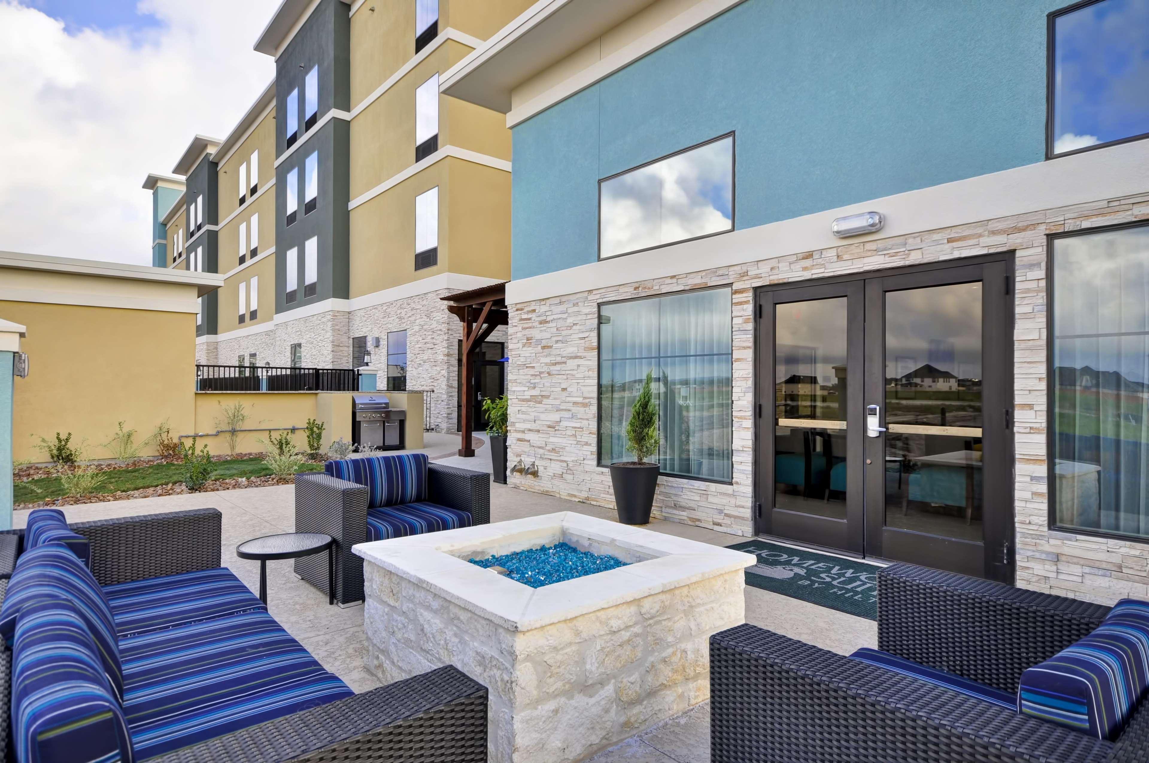 Homewood Suites By Hilton Нью Браунфелс Экстерьер фото